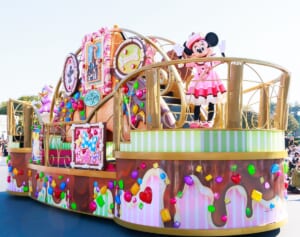 【3月16日まで！】ディズニーランドがお菓子でできたリゾートに変身「ディズニーパルパルーザ」