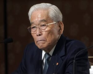 「社内では歓喜の声が」退任でフジテレビの“日枝体制”完全崩壊へ…寵愛受けた役員も“一掃”