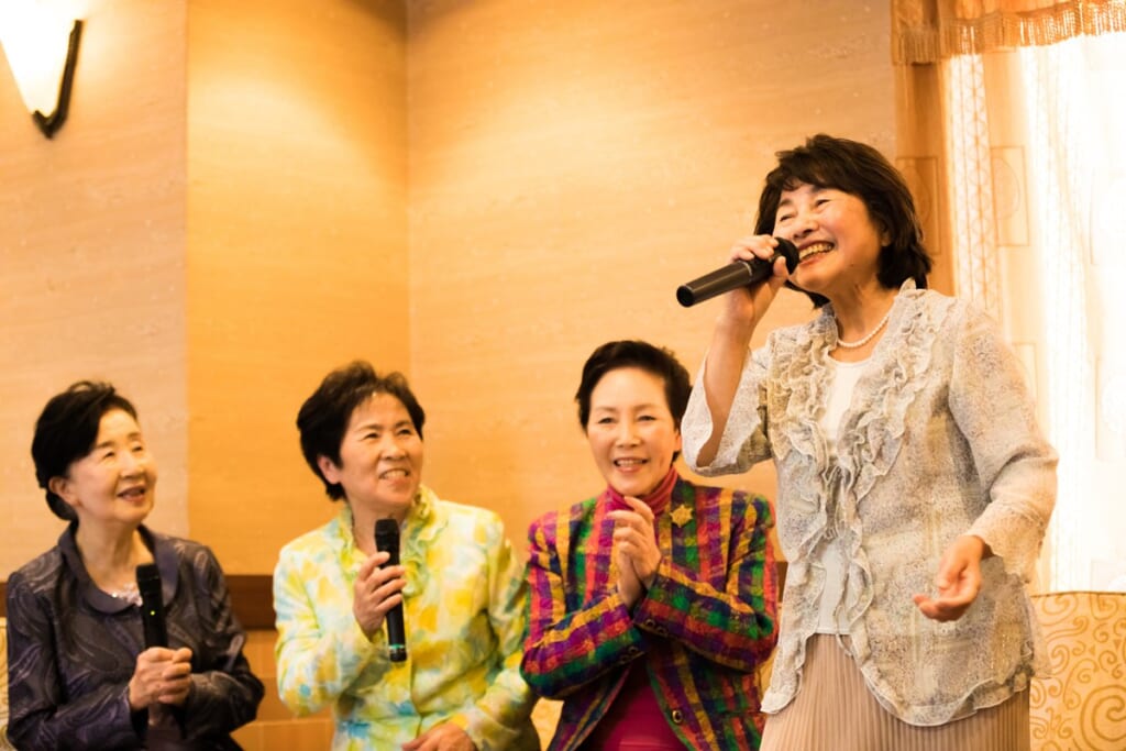 認知症予防に歌いたい「カラオケ」春の歌ベスト5“歌い方”にもポイントが！