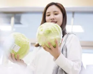 「ネットで買っていいのは根菜だけ」青果店店主が教える“規格外野菜”で損しない裏技