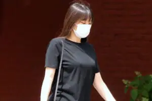 眞子さん 目撃された“ゆったりシルエット”アウターに広がる驚き…NY生活  