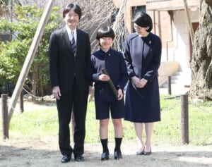 悠仁さまは「ありがとうございます！」、雅子さまはハーバードで母と写真を…皇室「卒業式」アルバム