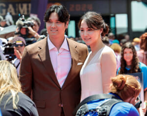 真美子さん　レッドカーペットのドレス、着工式のワンピース…フォーマル服でも「夫婦仲がよく見えるコーデの秘密」