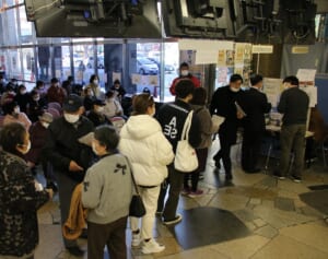 マイナンバーカード「更新」で役所の窓口大混雑！電子証明書の更新は「オンライン不可」、持ち物は？