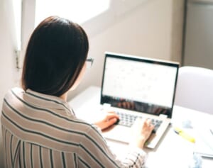 お試しと思いきや定期購入に…「散財」招くネット通販の闇手口7