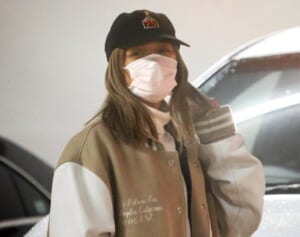 「字がめっちゃ可愛い」本名“サトエリ”の人気モデル（34）が公開した「意外すぎる筆跡」にファン感激