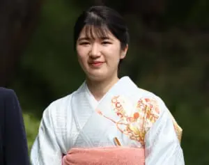 宮内庁職員が怒号の混乱も…愛子さま　混乱の「春の園遊会」救った“ゼロ距離”接遇