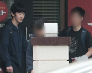 悠仁さま　女子学生と30分立ち話、友人とガストにも…筑波大学で目撃された“陽キャ”な学生生活