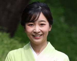「お美しすぎます」佳子さま　園遊会での若草色の着物姿に絶賛の声…眞子さんから譲り受けられた品か