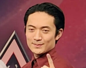 「家にも行った」高学歴R-1王者が暴露したカリスマ芸人との“共通の元カノ”