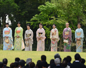 「すごいインパクト」瑶子さま　春の園遊会での“金髪の和装姿”に感嘆の声…昨秋は“ピンクメッシュ”