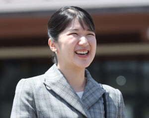 愛子さま　宮中茶会へはミントグリーンの装いで！佳子さまご不在も絶賛集めた堂々たる“ご接遇ぶり”