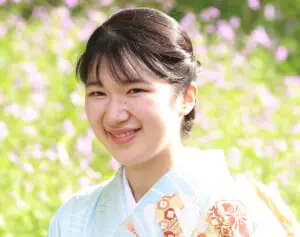 「今回は“辛口”です」愛子さま　ファッションライターが驚いた、園遊会2度目の和装ににじむ“心境の変化”