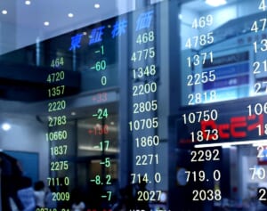 トランプ関税で株価暴落でもやってはいけない！新NISAで損するNG行動3