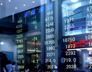 トランプ関税で株価暴落でもやってはいけない！新NISAで損するNG行動3