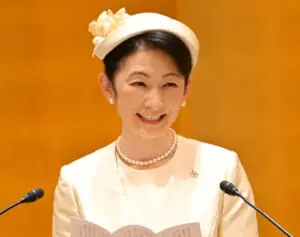 紀子さま　秋篠宮さまと“激レア”なリンクコーデを…五輪結団式で踏襲された「天皇家スタイル」