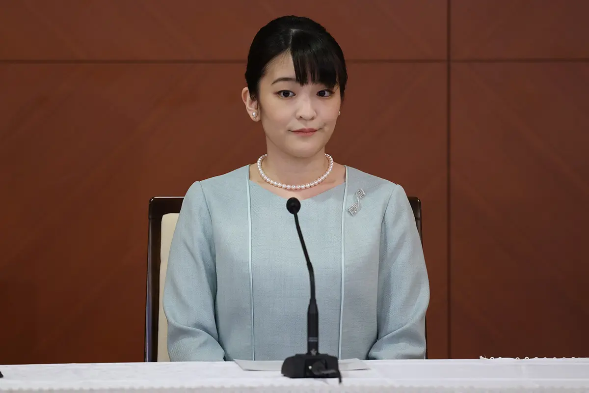 画像・写真2枚目】眞子さん “ゆったりシルエット”コートに仕事もセーブ