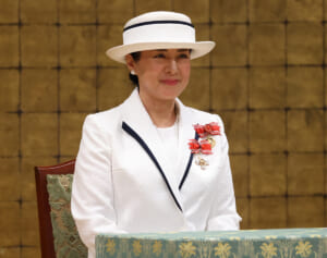 「親子でエレガント」雅子さま　全国赤十字大会でのホワイトスーツにSNS歓喜！愛子さま想起する声も