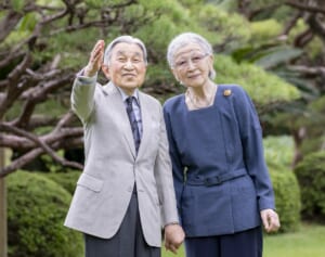 《全身の痛みに耐えて》美智子さまが続ける“不眠”ご看病…上皇さまの心臓の不調で那須ご静養も中止に