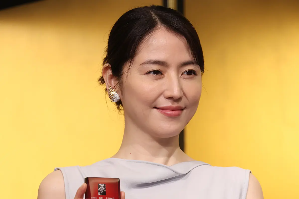 長澤まさみ 人目を気にせず商品を次々カゴに…舞台の大阪巡業中に「100