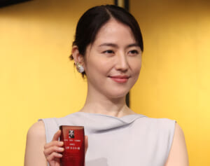 長澤まさみ　人目を気にせず商品を次々カゴに…舞台の大阪巡業中に「100円ショップを訪れたワケ」