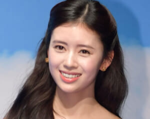 「1回に入れる量がおかしい」超人気女子グループ　メンバーの豪快すぎる“麺の食べ方”にネット騒然