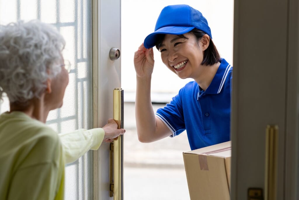 「宅配便」いちばん安い送り方を徹底比較！A4サイズの薄型荷物は郵便局「クリックポスト」が圧倒的安さ