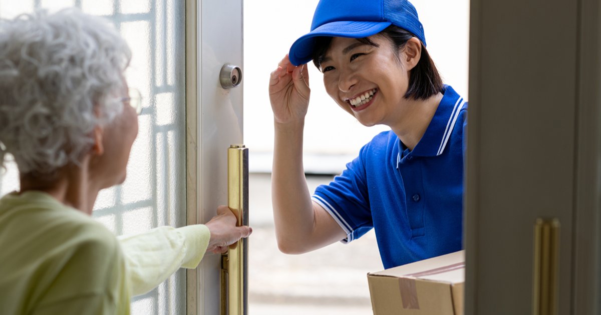 「宅配便」いちばん安い送り方を徹底比較！A4サイズの薄型荷物は郵便局「クリックポスト」が圧倒的安さ | 女性自身