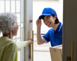 「宅配便」いちばん安い送り方を徹底比較！A4サイズの薄型荷物は郵便局「クリックポスト」が圧倒的安さ