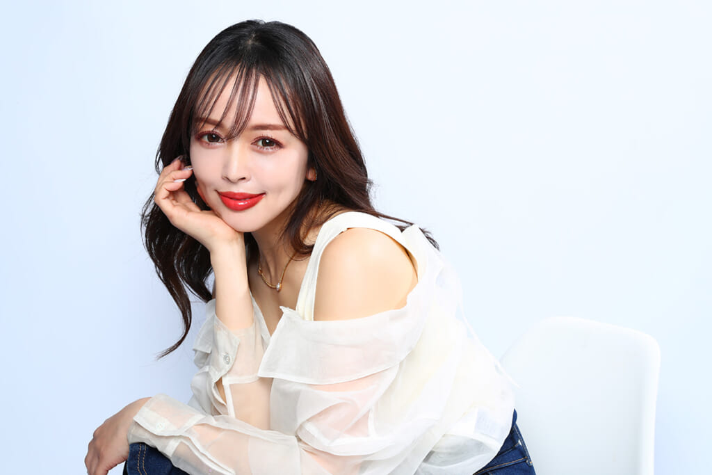 「自分を愛せない人が多すぎる」朝ドラ『おむすび』監修の“伝説のギャル”が芸能事務所を設立した“切実なワケ”