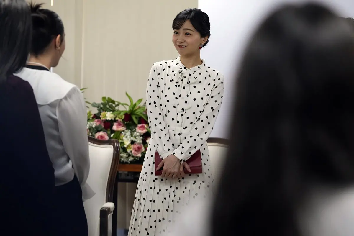 画像・写真5枚目】佳子さま 純白パンツスーツでご帰国!過密 画像・写真5枚目】佳子さま 純白パンツスーツでご帰国!過密