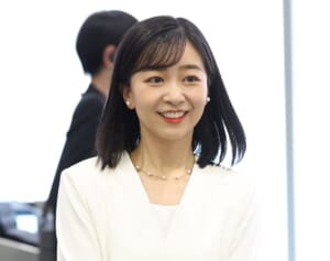 「ミャクミャク概念服着てる」佳子さま　万博での“ドットワンピース”姿が大絶賛！ イヤリングの「お値段とブランド」は？