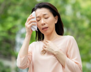 「もしかして更年期？」ホットフラッシュと普通の汗の“見分け方”を医師が解説