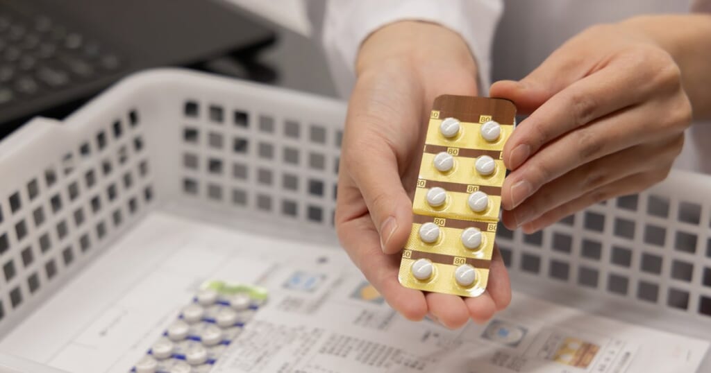 OTC類似薬の保険外しに医師警鐘！ロキソニンテープ1枚2000円、リンデロンVs軟膏2万円に