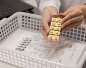 OTC類似薬の保険外しに医師警鐘！ロキソニンテープ1枚2000円、リンデロンVs軟膏2万円に