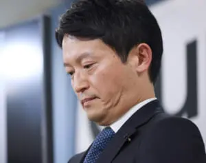 兵庫・斎藤知事　誕生日のプライベートな全身ショットに“不自然”とSNS上で相次ぐツッコミ