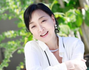 「志村けんさんと2人でチーズを突きあって」川上麻衣子が明かす、物静かすぎて素通りしそうになった超大物芸人との縁