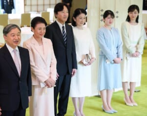 愛子さま　佳子さまと“ペア茶会”！「ミントカラー」のリンクコーデで涼やかに