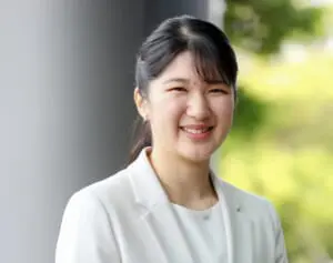 《トップスは990円》愛子さま「那須どうぶつ王国」ファッションのブランドとお値段。恋愛成就のアイテムも
