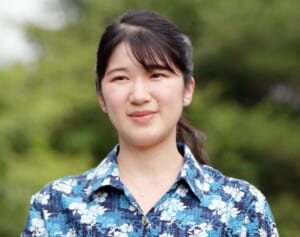 「世界最高峰の家族写真だ…」天皇ご一家　須崎での“ラッシュガード姿”にネット歓喜…“両陛下の影響”にじむ愛子さまご撮影の風景写真も