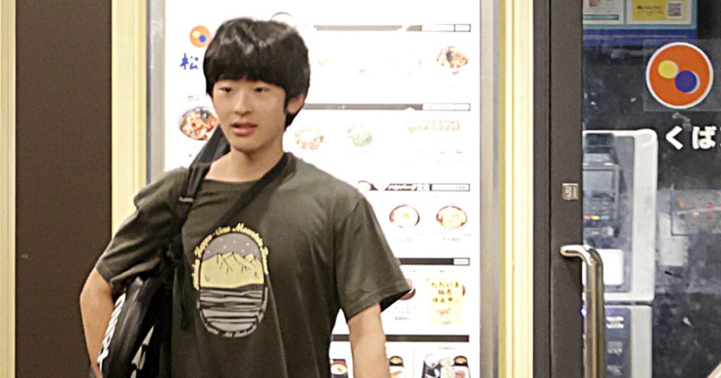 《笑顔でツッコミも》悠仁さま　バドミントンサークル後に「松屋」で夕食！ご友人たちに見せる“ご公務では見られない笑顔”