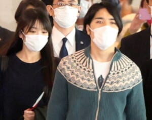 《圭さんとも距離が》小室佳代さん　知人が目撃した“激やつれ”姿…異例メッセージの裏で続く初孫にも会えない「孤独な生活」