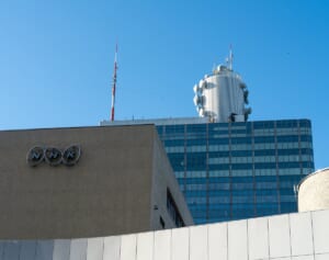 NHKが7月人事でベテラン社員を異例の招集！放送100周年の『紅白』で狙う“アンチ紅白”な「超大物歌手」