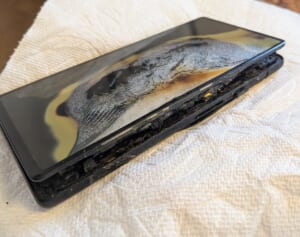 《山手線車内で5人けが》相次ぐモバブ、スマホの発火事件…被害経験した記者が語るリアル、メーカー補償はある？