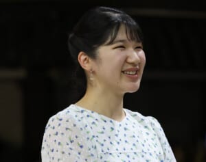 「心がなごみます」愛子さまはラッシュガードをお召しに…天皇ご一家の“海水浴ショット”にネット歓喜