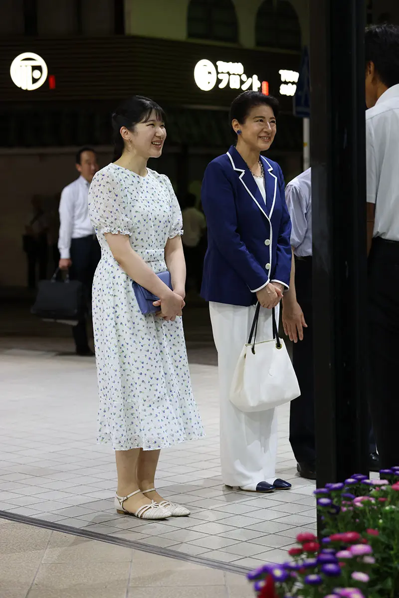 愛子 さま ワンピース