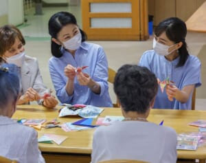 《悠仁さま成年式目前》紀子さま　佳子さまとの“唐突な二人旅”に宮内庁内で疑問噴出…秋篠宮家の“円満アピール”か