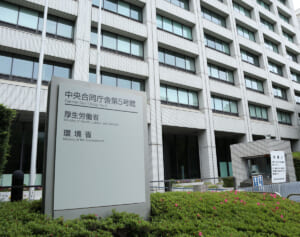 「外国人を1人雇うと助成金72万円」言説がSNS上で拡散、大手コーヒーチェーンにも風評被害…厚労省は「そんな制度はない」と全否定