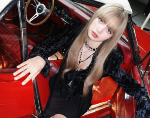 「普通にセクハラ」BLACKPINK・リサ　坂口健太郎の腕への“噛みつきオフショット”にファン嫌悪感あらわ