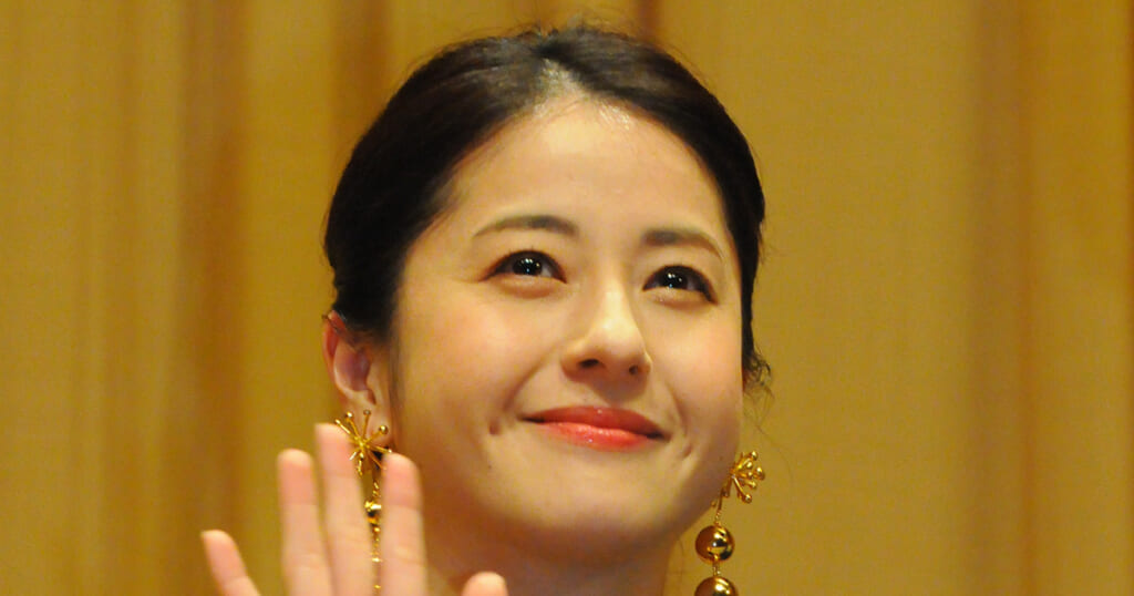 「ずっと棒読み」「違和感ヤバい」大ブレイク人気女優(41)『ジュラシック・ワールド』での初吹き替え演技が酷評の嵐…プロの声優起用求める声も